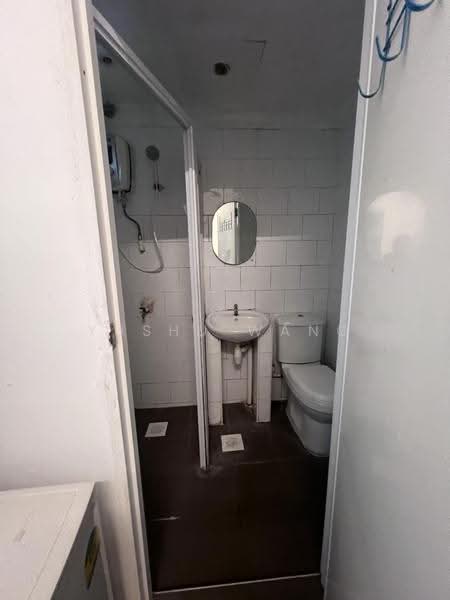 305 Tanjong Katong Road, Tanjong Katong Road, East Coast / Marine Parade, Room Rental, 180 sqft, Walk-up Apartment For Rent, by Yushu Wang, 500269418 - Bathroom - PropertyGuru.com.sg