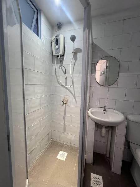 305 Tanjong Katong Road, Tanjong Katong Road, East Coast / Marine Parade, Room Rental, 180 sqft, Walk-up Apartment For Rent, by Yushu Wang, 500269418 - Bathroom - PropertyGuru.com.sg