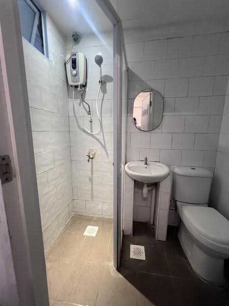 305 Tanjong Katong Road, Tanjong Katong Road, East Coast / Marine Parade, Room Rental, 180 sqft, Walk-up Apartment For Rent, by Yushu Wang, 500269418 - Bathroom - PropertyGuru.com.sg