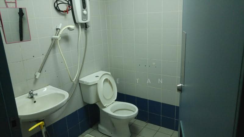 Woodlands Industrial Park E1, 19 Woodlands Industrial Park E1, Sembawang / Yishun, 500 sqft, Light Industrial (B1) For Rent, by Eddie Tan, 500269424 - Bathroom - CommercialGuru.com.sg