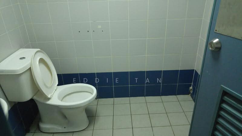 Woodlands Industrial Park E1, 19 Woodlands Industrial Park E1, Sembawang / Yishun, 500 sqft, Light Industrial (B1) For Rent, by Eddie Tan, 500269424 - Bathroom - CommercialGuru.com.sg