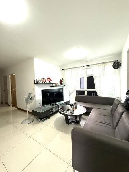 662B Edgedale Plains, 662B Edgedale Plains, Hougang / Punggol / Sengkang, 3 Bedrooms, 990 sqft, HDB Flat For Rent, by Karen Tan, 500269445 - Living Room - PropertyGuru.com.sg