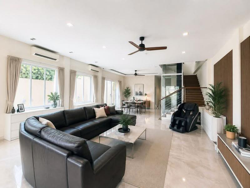 Rare Freehold Corner Terrace in D20, Ang Mo Kio / Bishan / Thomson, 6 Bedrooms, 4,600 sqft, Corner Terrace For Sale, by Ivan Lim, 500269446 - Living Room - PropertyGuru.com.sg
