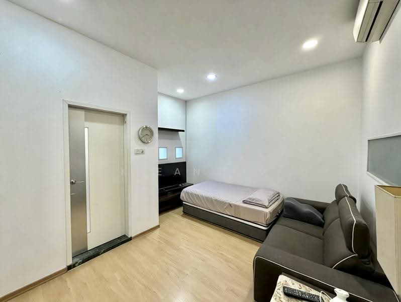 Horizon Towers, 29 Leonie Hill, Orchard / River Valley, 4 Bedrooms, 2,379 sqft, Condominium For Rent, by Kyean Lim, 500269452 - Living Room - PropertyGuru.com.sg