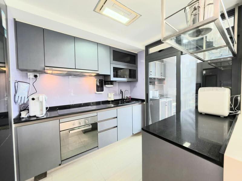 Hundred Palms Residences, 264 Yio Chu Kang Road, Hougang / Punggol / Sengkang, 3 Bedrooms, 1,055 sqft, Condominium For Sale, by Millie Tan, 500269457 - Kitchen - PropertyGuru.com.sg