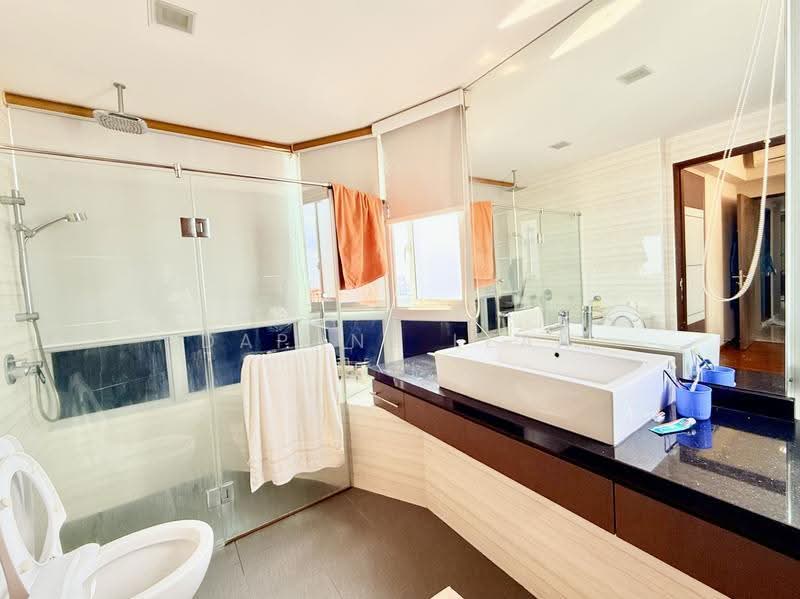 Clover By The Park, 6 Bishan Street 25, Ang Mo Kio / Bishan / Thomson, 4 Bedrooms, 1,733 sqft, Condominium For Sale, by Daphne Lean, 500269461 - Main Bathroom - PropertyGuru.com.sg