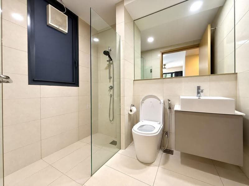 SkyPark Residences, 5 Sembawang Crescent, Sembawang / Yishun, 4 Bedrooms, 1,313 sqft, Condominium For Sale, by Chris Tan, 500269465 - Bathroom - PropertyGuru.com.sg