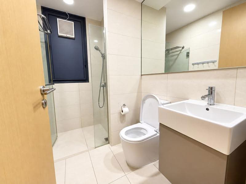 SkyPark Residences, 5 Sembawang Crescent, Sembawang / Yishun, 4 Bedrooms, 1,313 sqft, Condominium For Sale, by Chris Tan, 500269465 - Bathroom - PropertyGuru.com.sg