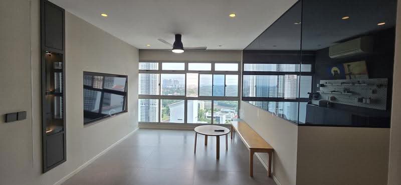 49 Strathmore Avenue, 49 Strathmore Avenue, Alexandra / Commonwealth, 3 Bedrooms, 1,184 sqft, HDB Flat For Sale, by Chew Karin, 500269472 - Living Room - PropertyGuru.com.sg