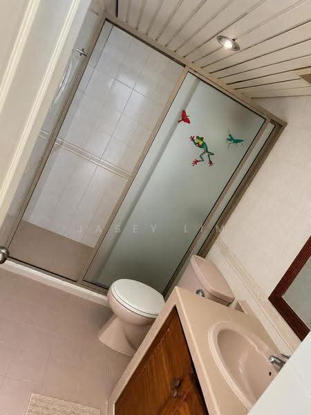 Ridgewood Condominium, 3 Ridgewood Close, Tanglin / Holland / Bukit Timah, 2 Bedrooms, 1,206 sqft, Condominium For Rent, by Jasey Lim, 500269474 - Bathroom - PropertyGuru.com.sg