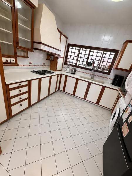 Ridgewood Condominium, 3 Ridgewood Close, Tanglin / Holland / Bukit Timah, 2 Bedrooms, 1,206 sqft, Condominium For Rent, by Jasey Lim, 500269474 - Kitchen - PropertyGuru.com.sg