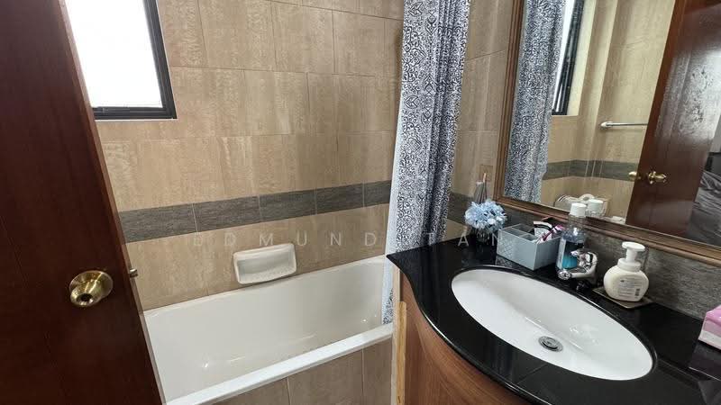 Pinevale, 2 Tampines Street 73, Pasir Ris / Tampines, 3 Bedrooms, 1,292 sqft, Condominium For Rent, by Edmund Tan, 500269493 - Master Bathroom - PropertyGuru.com.sg