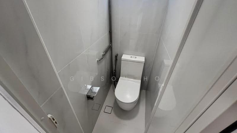 20 Marine Terrace, 20 Marine Terrace, East Coast / Marine Parade, 2 Bedrooms, 700 sqft, HDB Flat For Rent, by Gibson Ho, 500269503 - Bathroom - PropertyGuru.com.sg