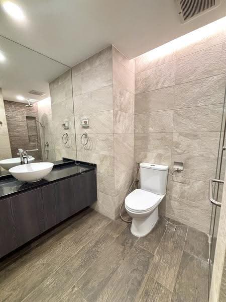 Freesia Woods, 61 Sunset Way, Clementi Park / Upper Bukit Timah, 3 Bedrooms, 1,421 sqft, Condominium For Rent, by Carrie Cheah, 500269513 - Bathroom - PropertyGuru.com.sg