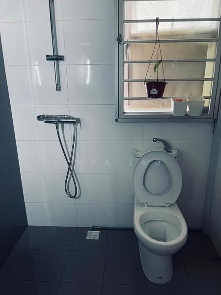 353A Anchorvale Lane, 353A Anchorvale Lane, Hougang / Punggol / Sengkang, 1 Bedroom, 409 sqft, HDB Flat For Sale, by Linda Lau, 500269528 - Bathroom - PropertyGuru.com.sg