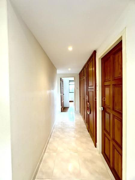 Lagoon View, 5000N Marine Parade Road, East Coast / Marine Parade, 3 Bedrooms, 1,647 sqft, Apartment For Sale, by Jessica Soo, 500269548 - Corridor - PropertyGuru.com.sg