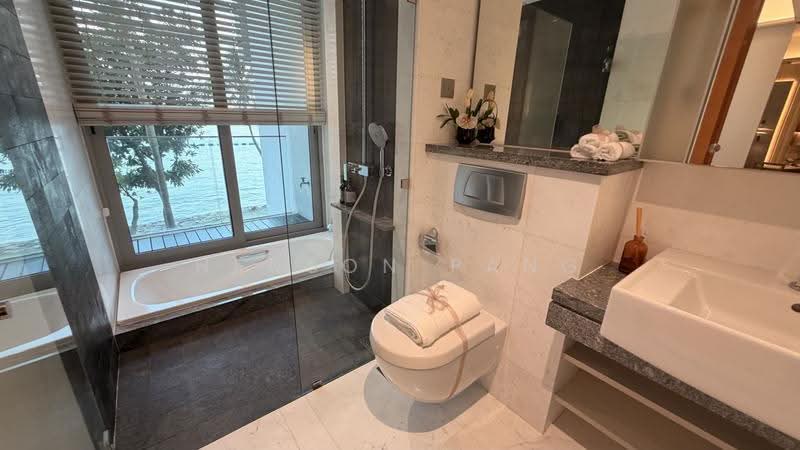 The Oceanfront @ Sentosa Cove, Harbourfront / Telok Blangah, 4 Bedrooms, 2,012 sqft, Condominium For Sale, by Henson Pang, 500269551 - Bathroom - PropertyGuru.com.sg