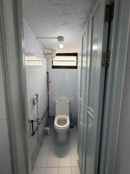 15 Hougang Avenue 3, 15 Hougang Avenue 3, Hougang / Punggol / Sengkang, 3 Bedrooms, 882 sqft, HDB Flat For Rent, by Pauline Chong, 500269553 - Bathroom - PropertyGuru.com.sg