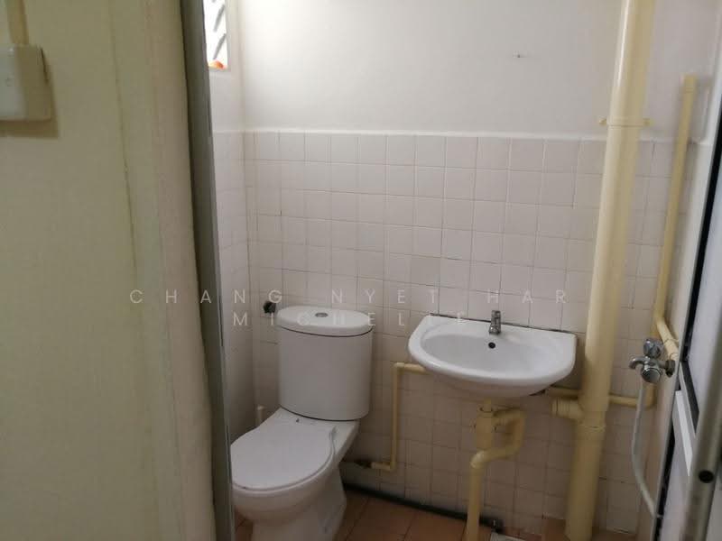 630 Ang Mo Kio Avenue 4, 630 Ang Mo Kio Avenue 4, Ang Mo Kio / Bishan / Thomson, 2 Bedrooms, 721 sqft, HDB Flat For Sale, by Chang Nyet Har Michelle, 500269561 - Bathroom - PropertyGuru.com.sg
