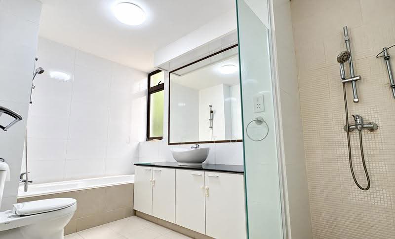 Freehold 3 Bed 3 Bath Condo @ D10 | Sale with Tenancy, Tanglin / Holland / Bukit Timah, 3 Bedrooms, 2,045 sqft, Condominium For Sale, by Jane Toh, 500269563 - Bathroom - PropertyGuru.com.sg