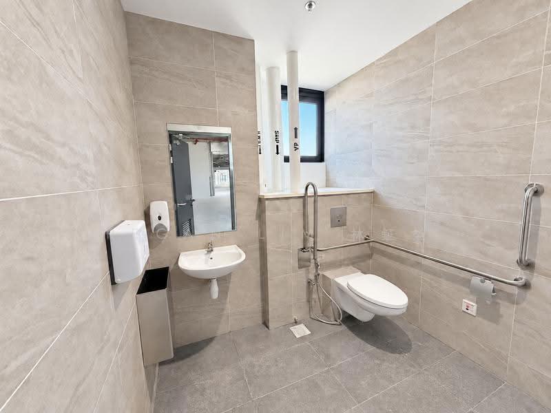 Tampines Connection, 2 Tampines North Drive 4, Pasir Ris / Tampines, 3,455 sqft, Factory / Workshop (B2) For Rent, by Regan Lim 林鉦桀, 500269572 - Bathroom - CommercialGuru.com.sg