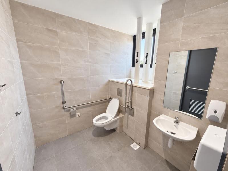 Tampines Connection, 2 Tampines North Drive 4, Pasir Ris / Tampines, 3,455 sqft, Factory / Workshop (B2) For Rent, by Regan Lim 林鉦桀, 500269572 - Bathroom - CommercialGuru.com.sg