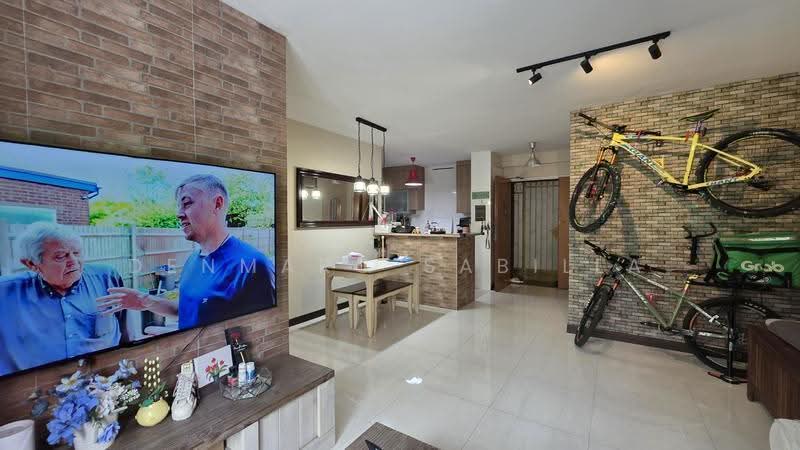 122A Punggol Edge, 122A Edgedale Plains, Hougang / Punggol / Sengkang, 3 Bedrooms, 1,001 sqft, HDB Flat For Sale, by Denmarc Sabilla, 500269595 - Living Room - PropertyGuru.com.sg