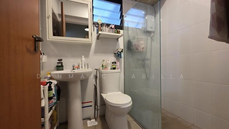 122A Punggol Edge, 122A Edgedale Plains, Hougang / Punggol / Sengkang, 3 Bedrooms, 1,001 sqft, HDB Flat For Sale, by Denmarc Sabilla, 500269595 - Bathroom - PropertyGuru.com.sg