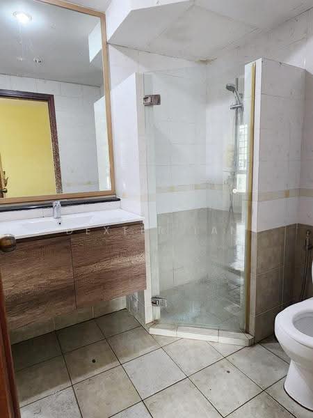 The Floravale, 238 Westwood Avenue, Boon Lay / Jurong / Tuas, 3 Bedrooms, 1,227 sqft, Condominium For Sale, by Dexter Tan, 500269598 - Bathroom - PropertyGuru.com.sg
