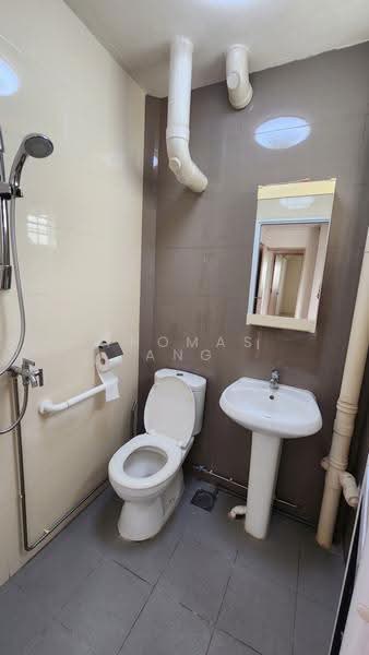 138 Yishun Ring Road, 138 Yishun Ring Road, Sembawang / Yishun, 2 Bedrooms, 732 sqft, HDB Flat For Sale, by Thomas Ang, 500269617 - Bathroom - PropertyGuru.com.sg