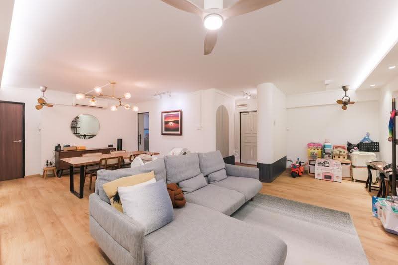 6A Boon Tiong Road, 6A Boon Tiong Road, Alexandra / Commonwealth, 3 Bedrooms, 1,238 sqft, HDB Flat For Sale, by Samuel Sim, 500269619 - Living Room - PropertyGuru.com.sg