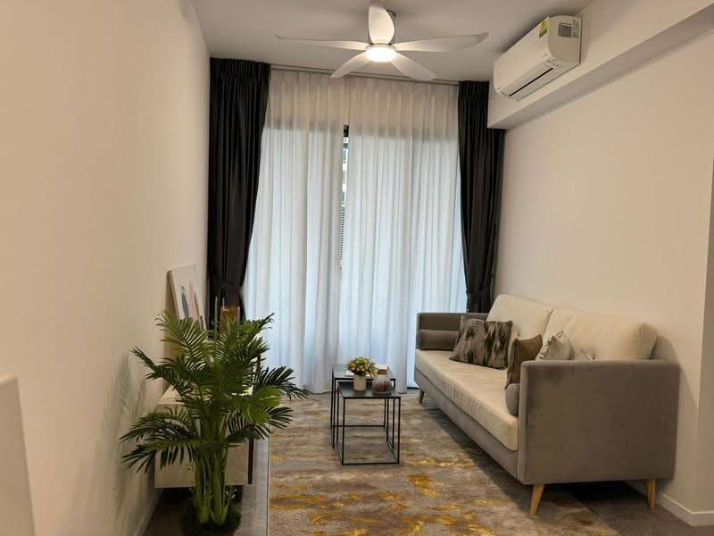 The M, 36 Middle Road, Beach Road / Bugis / Rochor, 2 Bedrooms, 667 sqft, Condominium For Rent, by Lester T., 500269622 - Living Room - PropertyGuru.com.sg