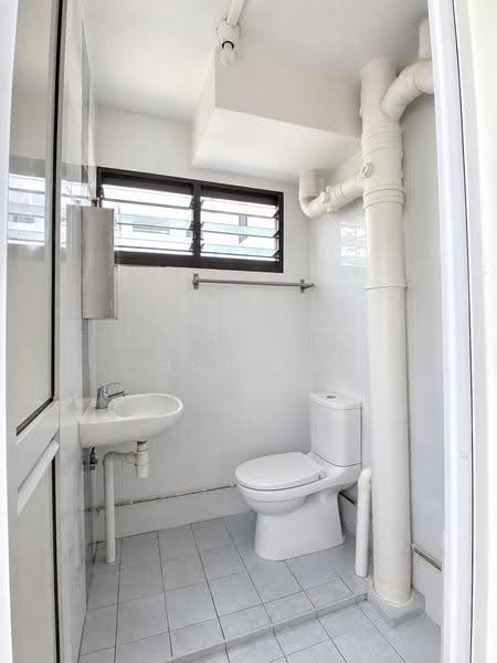 219 Jurong East Street 21, 219 Jurong East Street 21, Boon Lay / Jurong / Tuas, Room Rental, 120 sqft, HDB Flat For Rent, by JOE NG, 500269624 - Bathroom - PropertyGuru.com.sg