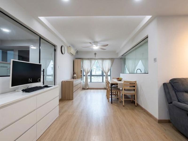 Aquarius By The Park, 5 Bedok Reservoir View, Bedok / Upper East Coast, 3 Bedrooms, 1,432 sqft, Condominium For Sale, by Noviana Santoso, 500269644 - Living Room - PropertyGuru.com.sg