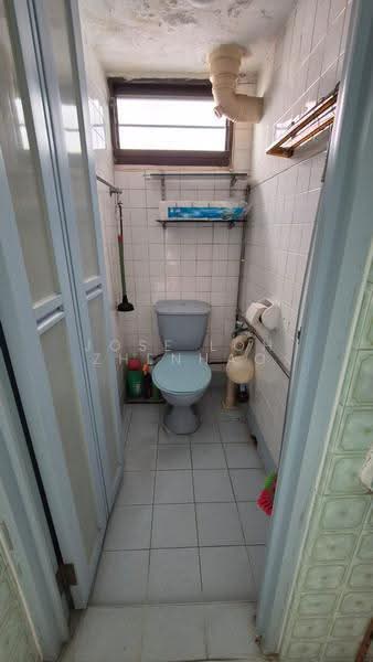 8 Empress Road, 8 Empress Road, Tanglin / Holland / Bukit Timah, 3 Bedrooms, 699 sqft, HDB Flat For Sale, by Jose Loh Zhenhao, 500269652 - Bathroom - PropertyGuru.com.sg