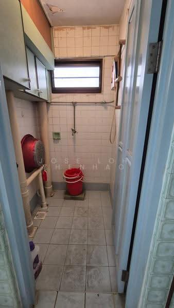 8 Empress Road, 8 Empress Road, Tanglin / Holland / Bukit Timah, 3 Bedrooms, 699 sqft, HDB Flat For Sale, by Jose Loh Zhenhao, 500269652 - Bathroom - PropertyGuru.com.sg