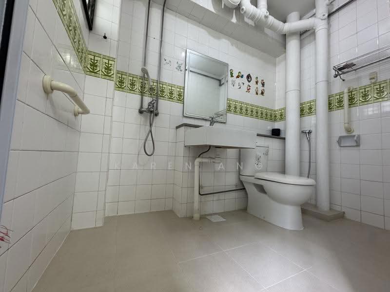 492D Tampines Street 45, 492D Tampines Street 45, Pasir Ris / Tampines, 4 Bedrooms, 1,335 sqft, HDB Flat For Sale, by Karen Ang, 500269654 - Bathroom - PropertyGuru.com.sg