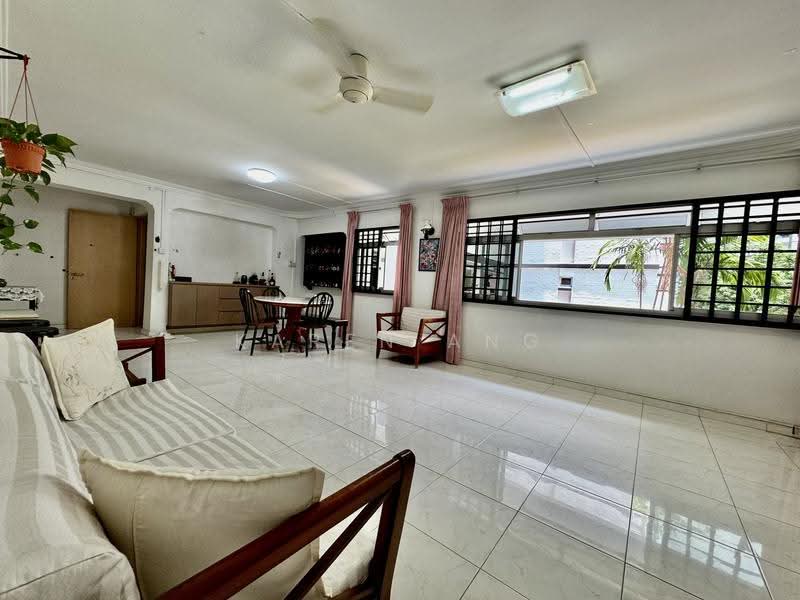 492D Tampines Street 45, 492D Tampines Street 45, Pasir Ris / Tampines, 4 Bedrooms, 1,335 sqft, HDB Flat For Sale, by Karen Ang, 500269654 - Living Room - PropertyGuru.com.sg