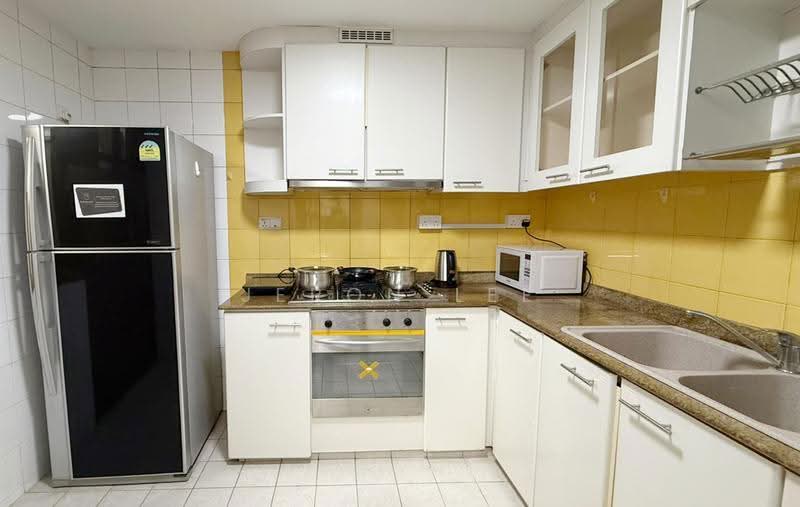 Queens, 16 Stirling Road, Alexandra / Commonwealth, Room Rental, 165 sqft, Condominium For Rent, by Jeron Lee, 500269659 - Kitchen - PropertyGuru.com.sg