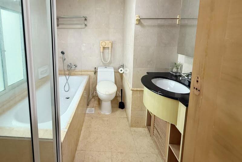 Queens, 16 Stirling Road, Alexandra / Commonwealth, Room Rental, 165 sqft, Condominium For Rent, by Jeron Lee, 500269659 - Bathroom - PropertyGuru.com.sg