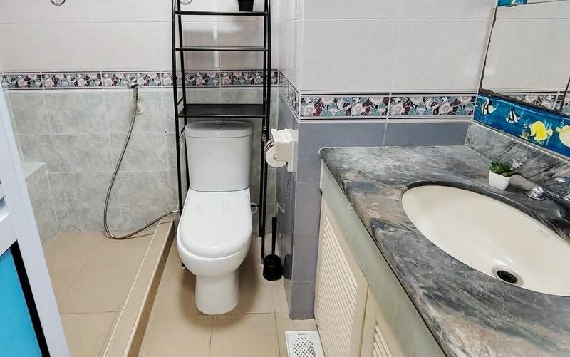 Emerald Park, 6 Indus Road, Alexandra / Commonwealth, Room Rental, 165 sqft, Condominium For Rent, by Jeron Lee, 500269660 - Bathroom - PropertyGuru.com.sg