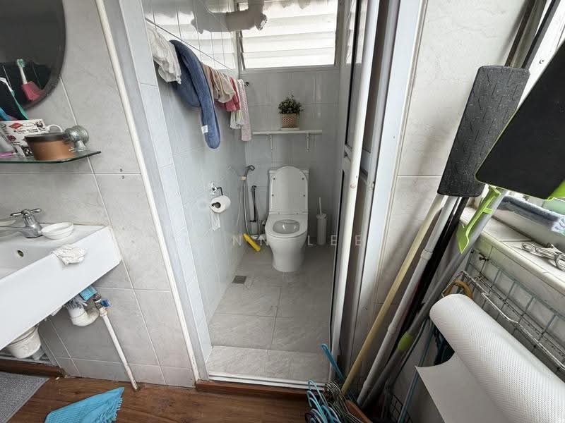 16 Eunos Crescent, 16 Eunos Crescent, Eunos / Geylang / Paya Lebar, Room Rental, 100 sqft, HDB Flat For Rent, by Lynn Lee, 500269670 - Bathroom - PropertyGuru.com.sg