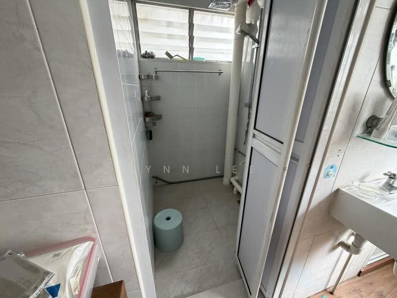 16 Eunos Crescent, 16 Eunos Crescent, Eunos / Geylang / Paya Lebar, Room Rental, 100 sqft, HDB Flat For Rent, by Lynn Lee, 500269670 - Bathroom - PropertyGuru.com.sg