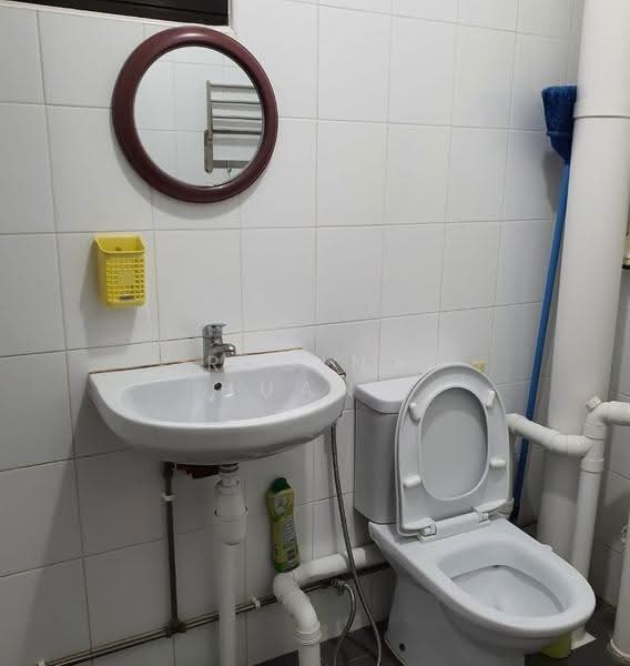112 Bedok Reservoir Road, 112 Bedok Reservoir Road, Bedok / Upper East Coast, Room Rental, 120 sqft, HDB Flat For Rent, by Regina Huang, 500269682 - Bathroom - PropertyGuru.com.sg