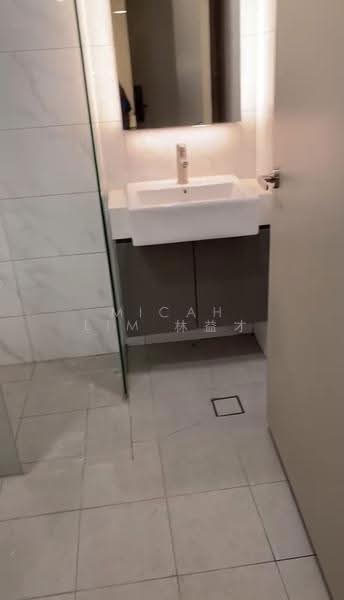 18 Kim Keat Road Master Bedroom Furnished With Attached Bathroom For Rent, 18 Kim Keat Road, Balestier / Toa Payoh, Room Rental, 100 sqft, Shophouse For Rent, by Micah Lim 林益才, 500269684 - Bathroom - PropertyGuru.com.sg