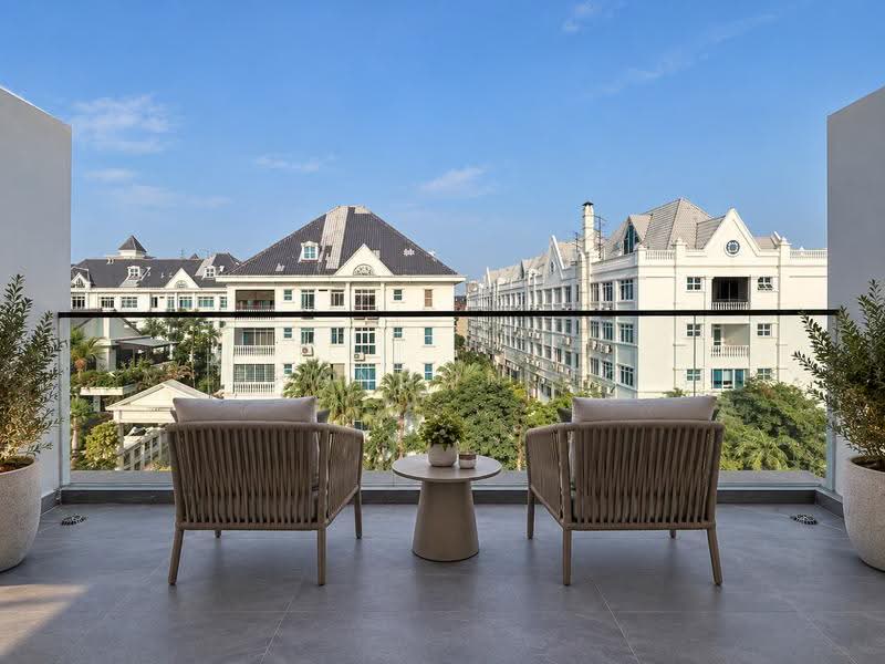 **LANDED7772** BRAND NEW TERRACE NEAR SIGLAP MRT, Siglap, East Coast Road, Jalan Tua Kong, East Coast / Marine Parade, 5 Bedrooms, 5,000 sqft, Terraced House For Sale, by Brandon Ng, 500269687 - Balcony - PropertyGuru.com.sg