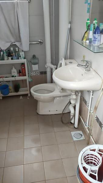 301 Bukit Batok Street 31, 301 Bukit Batok Street 31, Dairy Farm / Bukit Panjang / Choa Chu Kang, Room Rental, 100 sqft, HDB Flat For Rent, by Alex Teoh, 500269700 - Bathroom - PropertyGuru.com.sg