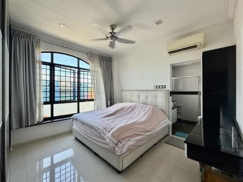 Le Conney Park, 87 Lorong L Telok Kurau, East Coast / Marine Parade, 3 Bedrooms, 1,087 sqft, Apartment For Sale, by Junie Lee, 500269735 - Master Bedroom - PropertyGuru.com.sg