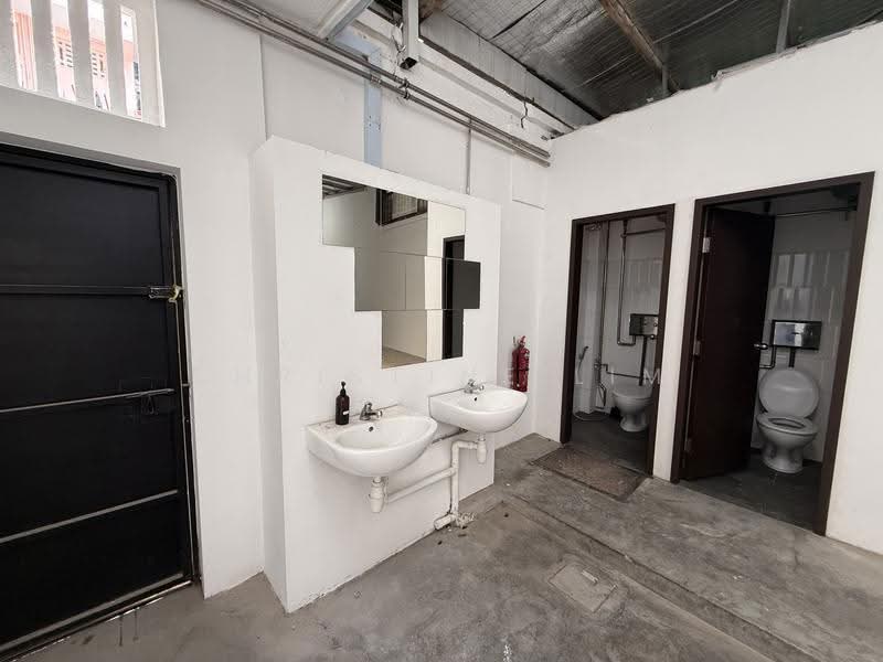 Cavan Road, Farrer Park / Serangoon Rd, 1,500 sqft, Other Retail For Rent, by Christine Lim, 500269736 - Bathroom - CommercialGuru.com.sg