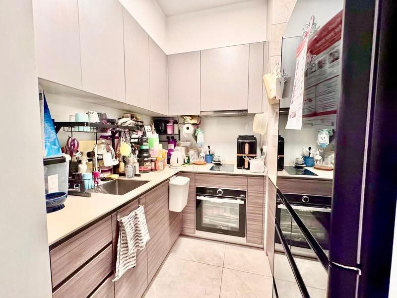 Stirling Residences, 25 Stirling Road, Alexandra / Commonwealth, 2 Bedrooms, 786 sqft, Condominium For Sale, by Susan Lee, 500269749 - Kitchen - PropertyGuru.com.sg